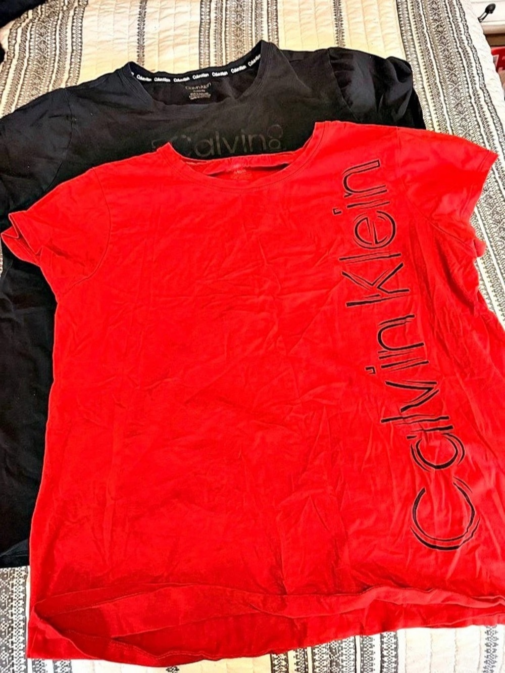 2 for 15!! Calvin Klein Script Logo Graphic Classic T-Shirt Black & Red XL